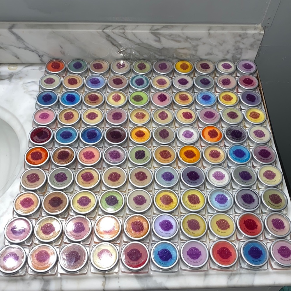 100 sample SCENTSY WAX MELTS  all different scents